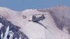 Un pilot a lipit elicopterul de munte pentru a salva viaţa unui sinucigaş (VIDEO)