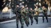 PROTESTATAR "ÎNFIERBÂNTAT"! Un militar din Kiev ŞI-A DAT FOC în semn de protest 