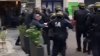 Anchetă în Franţa după ce un colaborator al lui Macron a fost filmat agresând manifestanţi (VIDEO)