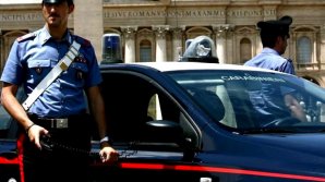 CAZ TERIFIANT. Un român a fost găsit mort în pat cu un cuțit înfipt în piept, în Italia