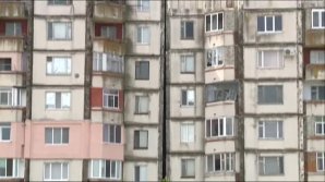 Patru blocuri din Taraclia pot să se prăbuşească în orice moment. Zeci de familii trăiesc cu frica în sân