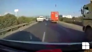 INCREDIBIL! Nu o să îți vină să crezi ce fac toți șoferii când trece o ambulanță pe stradă (VIDEO)
