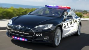 IMAGINI INCREDIBILE. Un polițist american, pornit pe urmele a doi suspecţi, cu o mână ţine volanul, iar cu cealaltă trage focuri