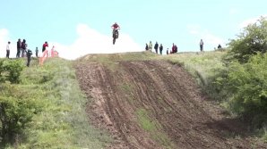 50 de sportivi din ţară au participat la cea de-a treia etapă a Campionatului Naţional de Motocross
