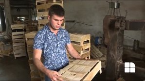 Afaceri pe bani europeni. Un bărbat din Comrat și-a deschis o fabrică de producere a lăzilor, după ce a câștigat un grant