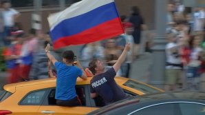 Nebunie mare la Moscova! Fanii ruşi au sărbătorit calificarea istorică a naţionalei în sferturile de finală ale Cupei Mondiale