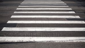 Treaz sau beat, sportul este totul! IMAGINI INCREDIBILE surprinse pe o trecere de pietoni din Capitală (VIDEO)