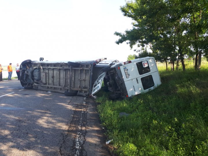 Carambol pe o şosea din Suceava. Şapte persoane au fost rănite în urma accidentului (FOTO)