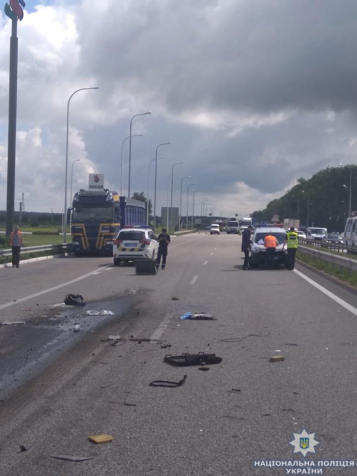 ACCIDENT ÎNGROZITOR în Ucraina: 10 morţi şi mai mulţi răniţi după ce un microbuz s-a ciocnit cu un camion (FOTO/VIDEO +18)