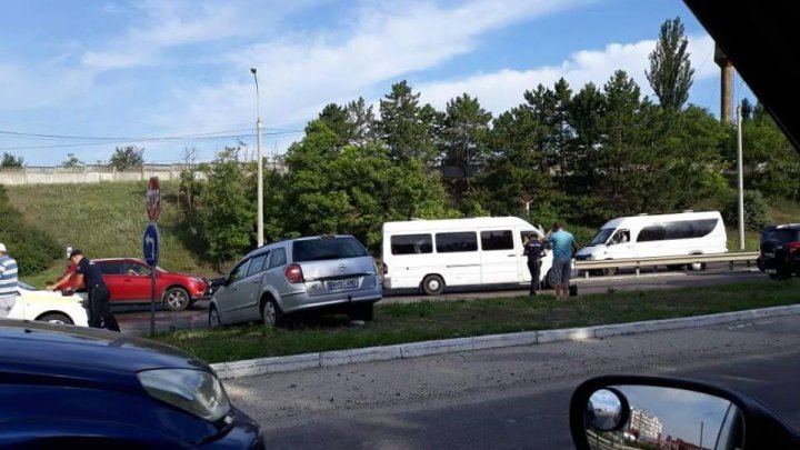 Accident grav la Ialoveni: Două persoane, grav rănite (FOTO)