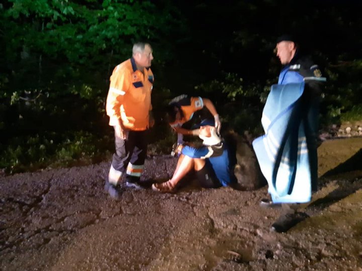 Lecţie de omenie. Un câine a salvat viaţa unui bărbat după ce acesta a suferit un accident de bicicletă (VIDEO)