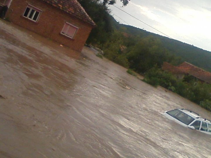 POTOP ÎN ROMÂNIA. Un oraș întreg a fost inghițit de ape (VIDEO)