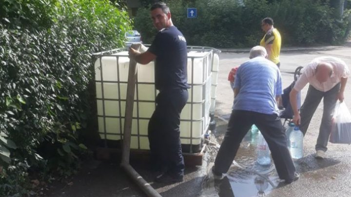 A șasea zi fără apă potabilă în Bacău. Criză la Spitalul Județean, probleme pentru vârstnici (GALERIE FOTO)