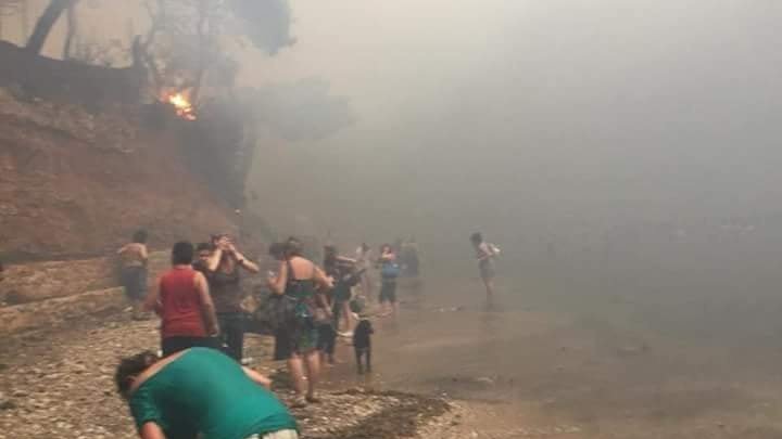 INCENDIUL DEVASTATOR din Grecia: Echipele de intervenţie continuă să caute cu disperare toți supravieţuitorii