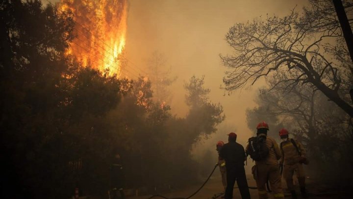 IMAGINI DE GROAZĂ! Cum au ajuns să arate orașele din Grecia după ce au fost devastate de incendii (VIDEO)