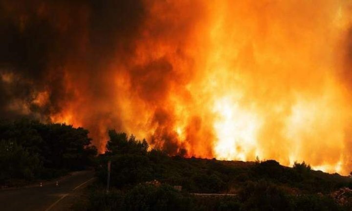 IMAGINI DE GROAZĂ! Cum au ajuns să arate orașele din Grecia după ce au fost devastate de incendii (VIDEO)