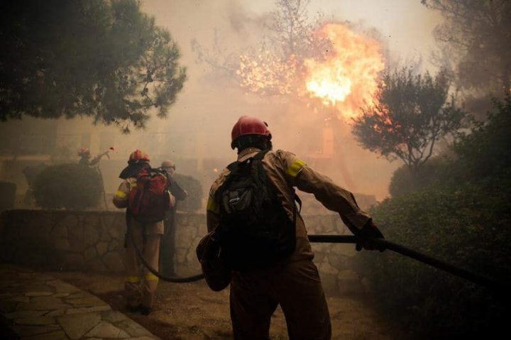 IMAGINI DE GROAZĂ! Cum au ajuns să arate orașele din Grecia după ce au fost devastate de incendii (VIDEO)