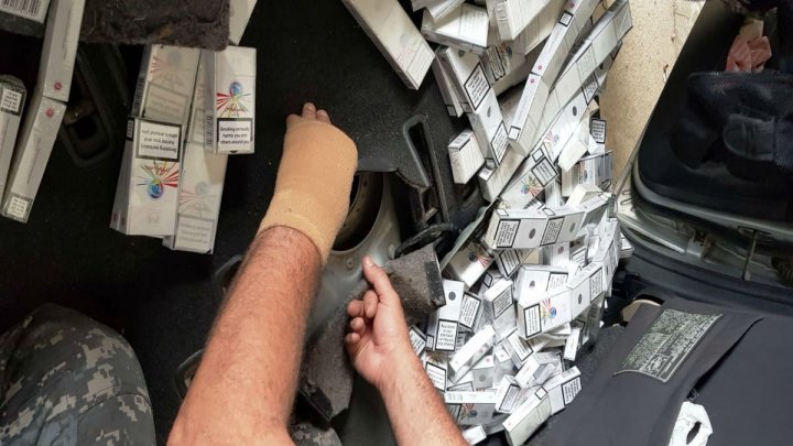 930 pachete de ţigări au fost confiscate la frontieră. Vezi unde au fost ascunse