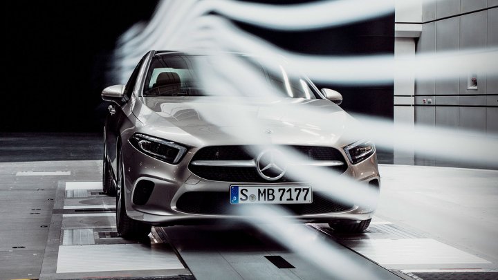 Cum va arăta viitorul Mercedes-Benz Clasa A Sedan şi ce performanţe promite producătorul