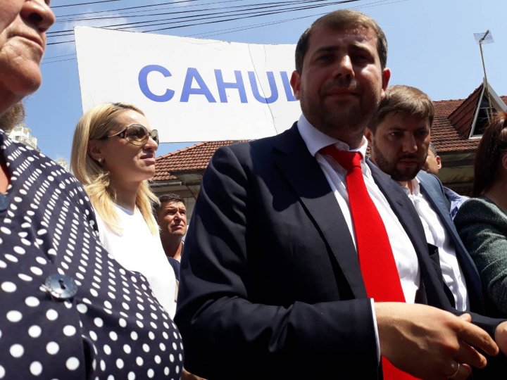 Proteste la PAS şi PPDA. Sediile celor două partide, protejate de sute de mascaţi echipaţi până în dinţi (FOTO)