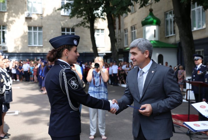 Plini de curaj și cu mii de vise. O nouă generație de polițiști va asigura securitatea și liniștea Moldovei (FOTO)