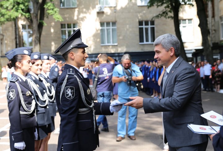 Plini de curaj și cu mii de vise. O nouă generație de polițiști va asigura securitatea și liniștea Moldovei (FOTO)