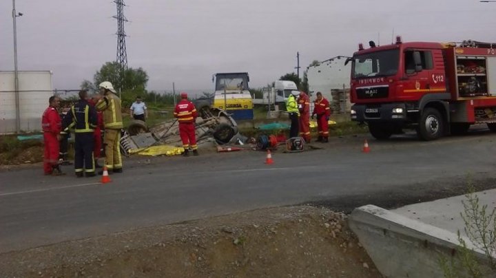 ACCIDENT CUMPLIT în România. Patru oameni au murit, după ce maşina în care se aflau s-a răsturnat într-un şanţ