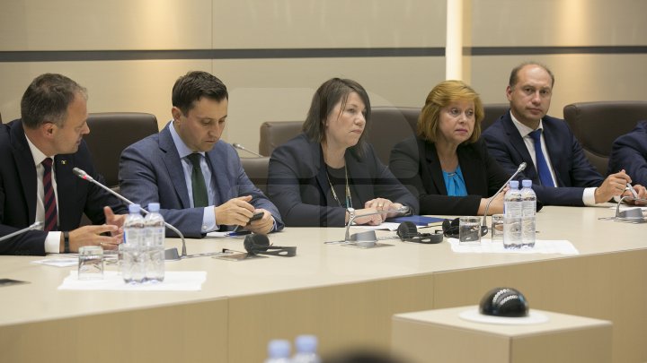 Președintele Parlamentului Andrian Candu a discutat cu ambasadorii Republicii Moldova, acreditaţi peste hotare (FOTOREPORT)