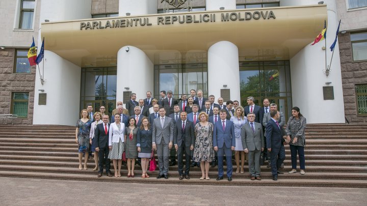 Președintele Parlamentului Andrian Candu a discutat cu ambasadorii Republicii Moldova, acreditaţi peste hotare (FOTOREPORT)