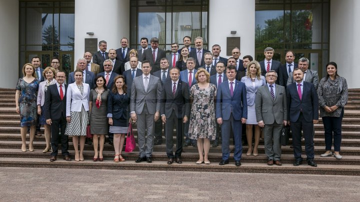 Președintele Parlamentului Andrian Candu a discutat cu ambasadorii Republicii Moldova, acreditaţi peste hotare (FOTOREPORT)