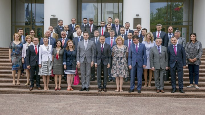 Președintele Parlamentului Andrian Candu a discutat cu ambasadorii Republicii Moldova, acreditaţi peste hotare (FOTOREPORT)