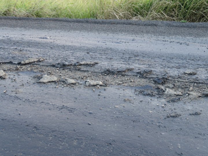 Canicula topeşte asfaltul în Australia. Cel puţin 50 de maşini au roţile distruse (FOTO)