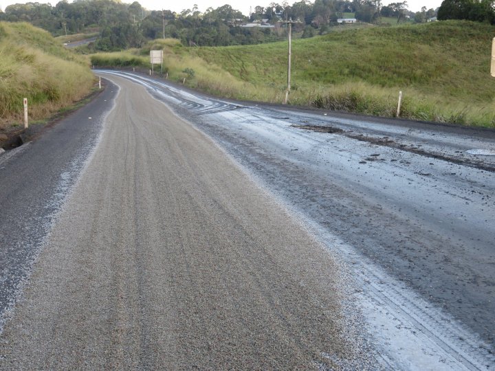 Canicula topeşte asfaltul în Australia. Cel puţin 50 de maşini au roţile distruse (FOTO)