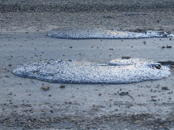 Canicula topeşte asfaltul în Australia. Cel puţin 50 de maşini au roţile distruse (FOTO)