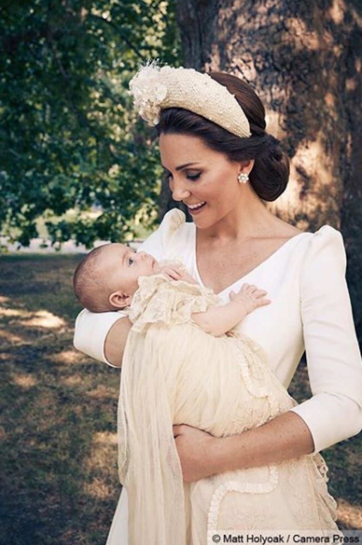 Prinţul Louis, fiul Ducilor de Cambridge a fost botezat. Primele fotografii făcute publice (FOTO)