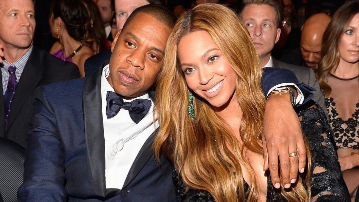 Jay-Z şi Beyoncé au îmbrăcat tricourile naţionalei Franţei în timpul unui concert susţinut duminică la Paris