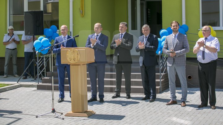 TREC LA CASĂ NOUĂ! În Nisporeni, 93 de familii au primit locuinţe sociale (FOTOREPORT)