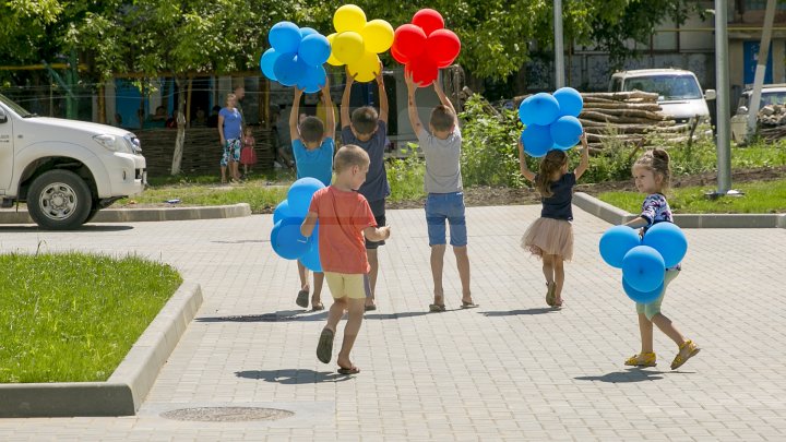 TREC LA CASĂ NOUĂ! În Nisporeni, 93 de familii au primit locuinţe sociale (FOTOREPORT)