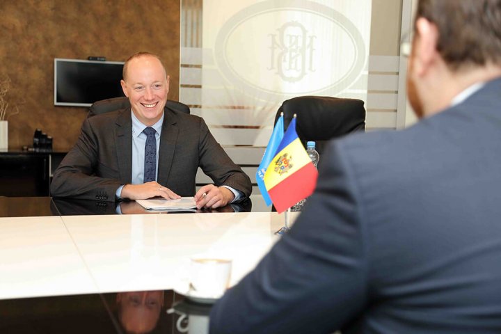 Directorul executiv al FMI încurajează continuarea reformelor în sectorul bancar din Moldova