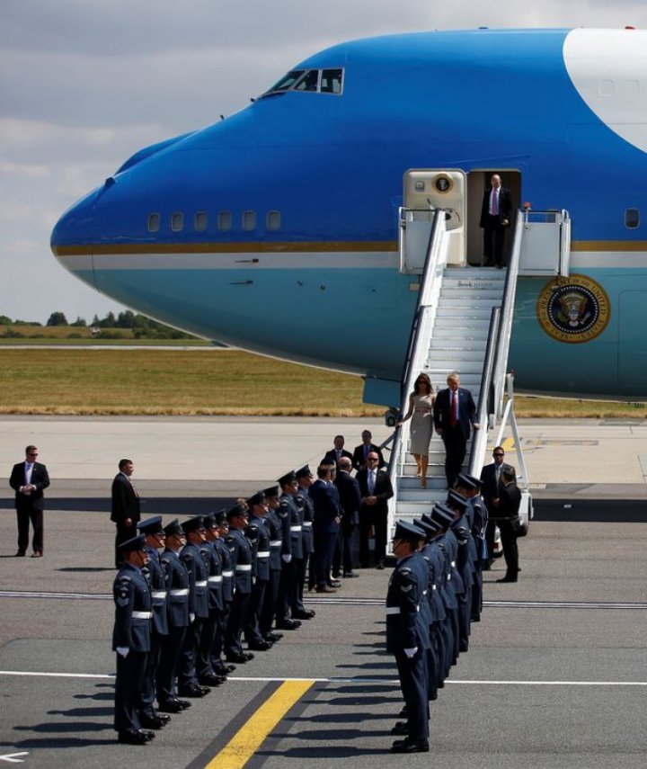 Melania Trump nu dă greş! Cum s-a îmbrăcat la vizita oficială din Londra (FOTO)