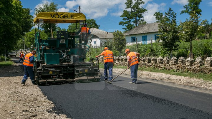 Guvernul a aprobat inițierea negocierile de extindere a termenului de finanțare de către BEI a Proiectului de reabilitare a drumurilor din Moldova