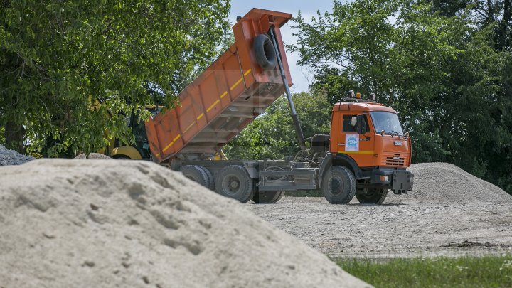 Proiectul Drumuri bune a ajuns la Şoldăneşti. Peste 30 de șosele vor fi RENOVATE (FOTOREPORT)