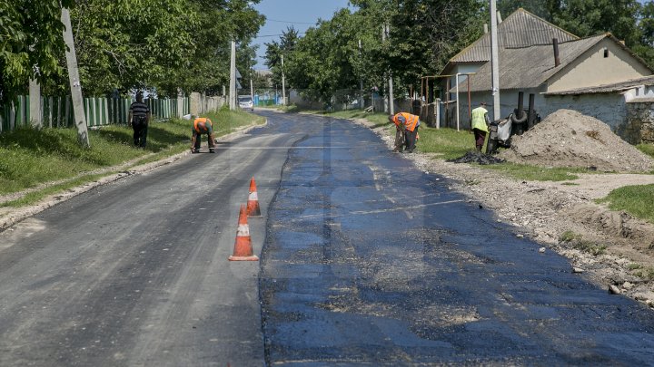 Proiectul Drumuri bune a ajuns la Şoldăneşti. Peste 30 de șosele vor fi RENOVATE (FOTOREPORT)