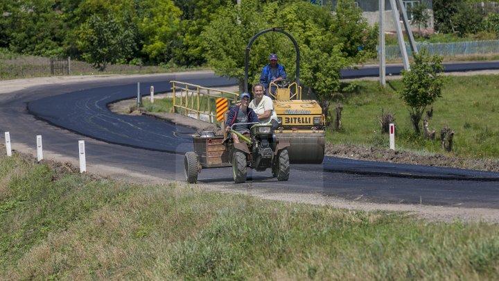 Programul Drumuri bune pentru Moldova. La Făleşti vor fi asfaltate drumurile din 33 de sate (FOTOREPORT)