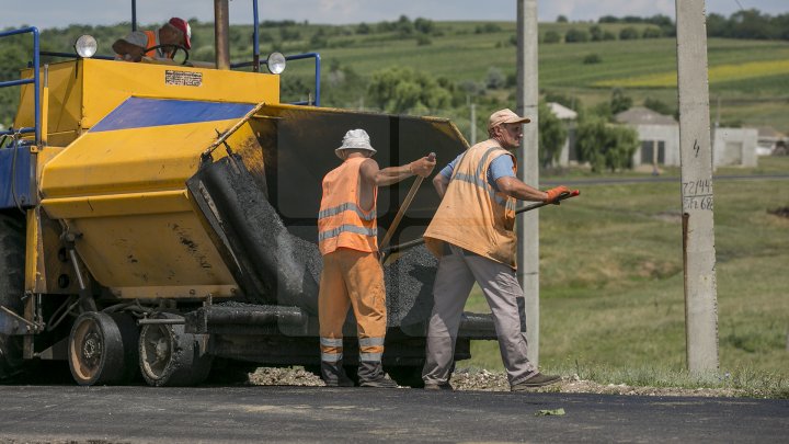 Programul Drumuri bune pentru Moldova. La Făleşti vor fi asfaltate drumurile din 33 de sate (FOTOREPORT)