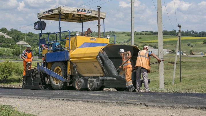 Programul Drumuri bune pentru Moldova. La Făleşti vor fi asfaltate drumurile din 33 de sate (FOTOREPORT)