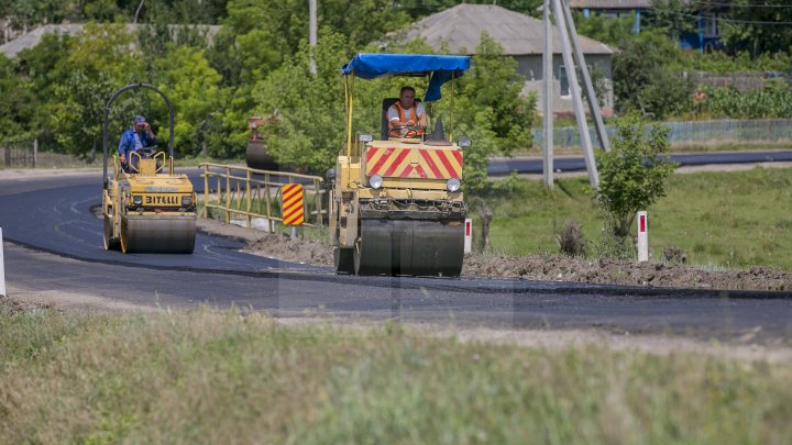 Programul Drumuri bune pentru Moldova. La Făleşti vor fi asfaltate drumurile din 33 de sate (FOTOREPORT)