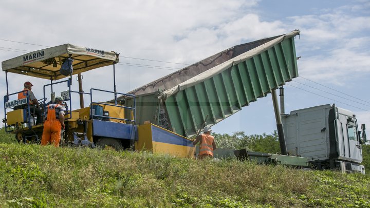 Programul Drumuri bune pentru Moldova. La Făleşti vor fi asfaltate drumurile din 33 de sate (FOTOREPORT)