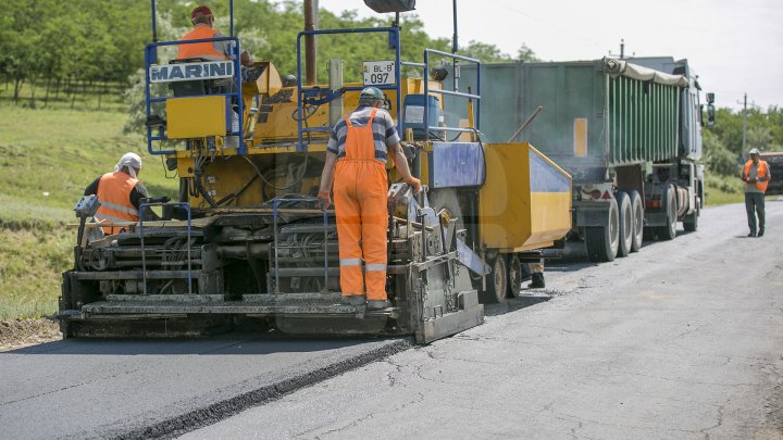 Programul Drumuri bune pentru Moldova. La Făleşti vor fi asfaltate drumurile din 33 de sate (FOTOREPORT)