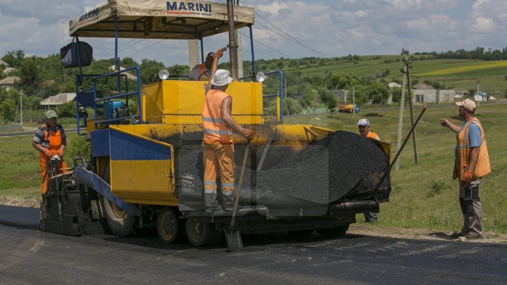 Programul Drumuri bune pentru Moldova. La Făleşti vor fi asfaltate drumurile din 33 de sate (FOTOREPORT)